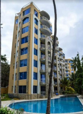 Lovely 2 bedroom beach front apartment
